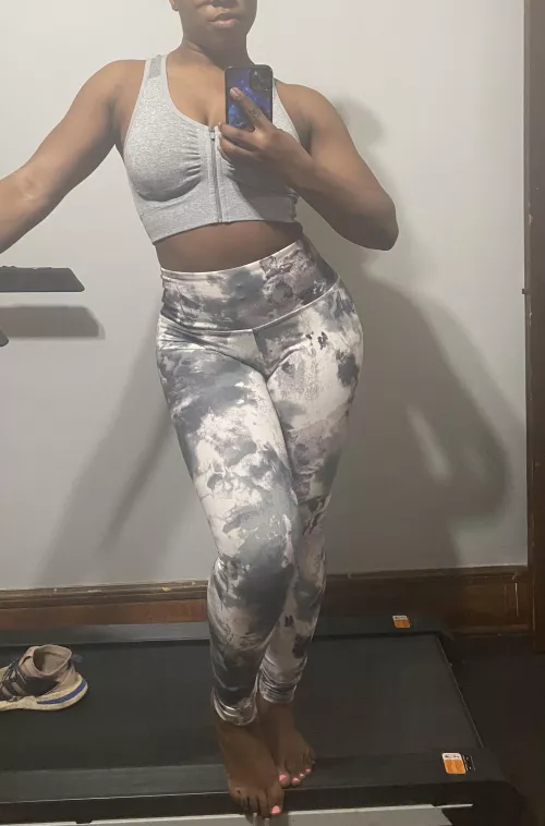 Heading to hot yoga ..might post the sweaty after pic later 😏