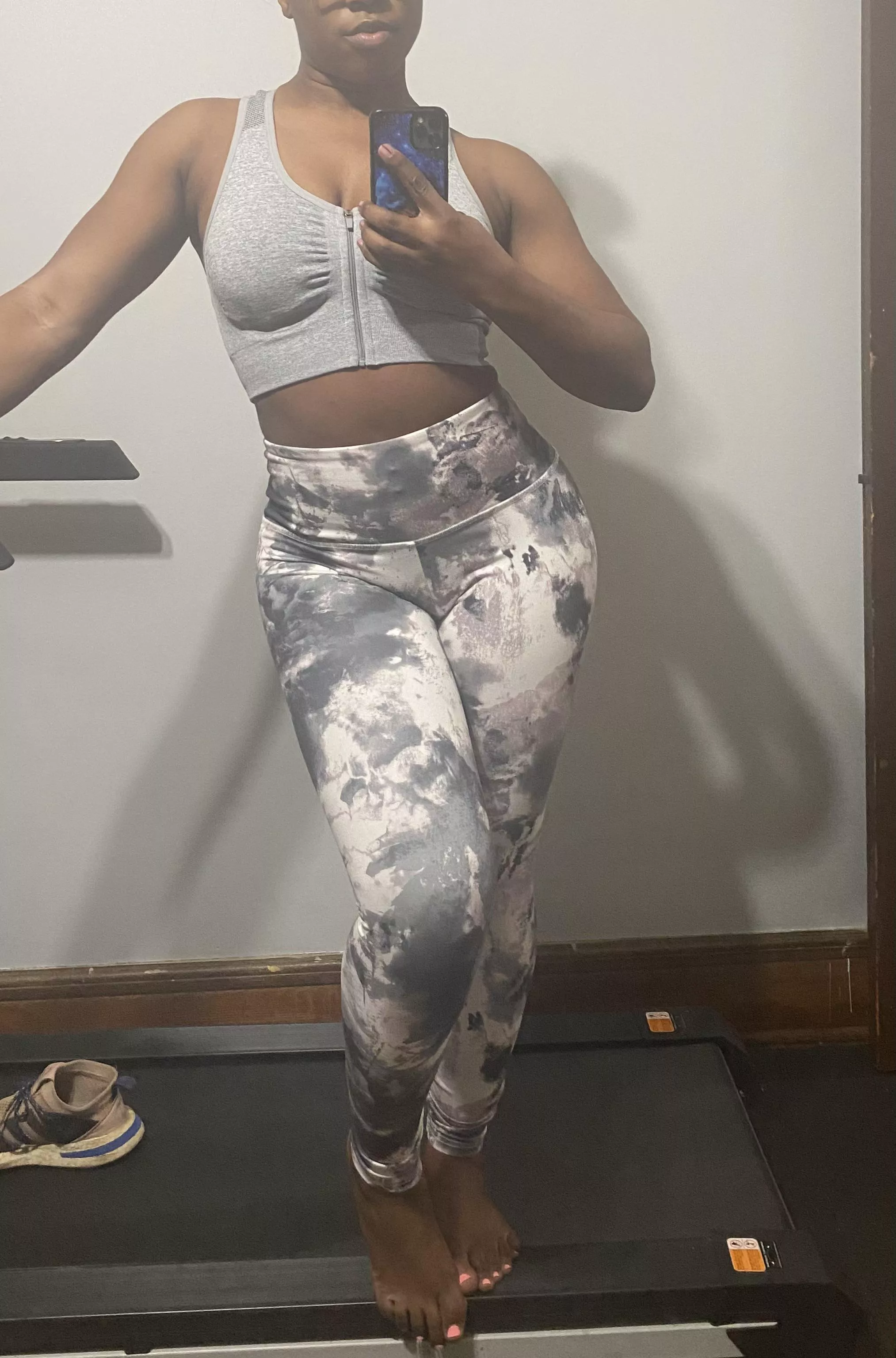 Heading to hot yoga ..might post the sweaty after pic later 😏