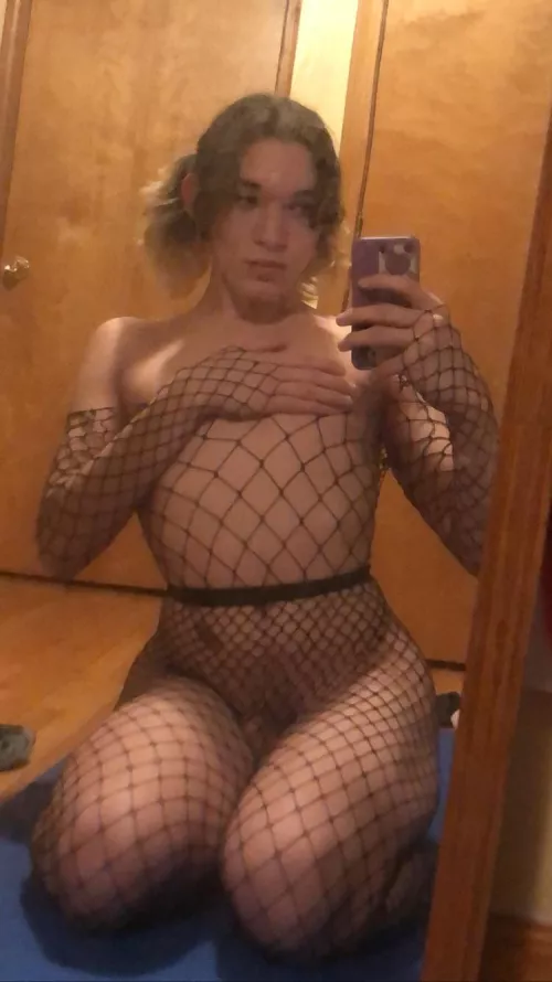 I hope you don’t mind my feminine figure :3