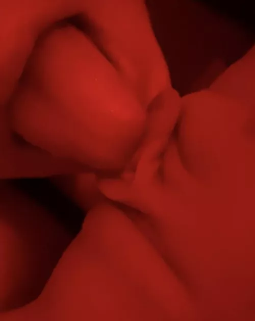 i love tasting her wet pussy 👅💦