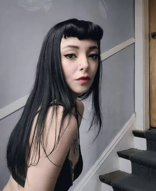 I need a good boy to let me use him for my pleasure. Any volunteers?