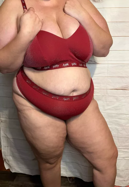 If her bra matches her panties, you know she's ready to fuck 😜