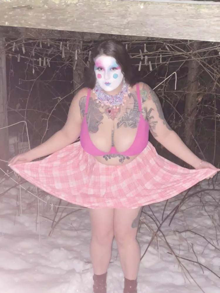 If these hoes want smoke, I’m a stoner 💨