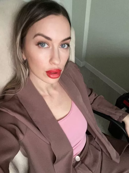 I'm so pale my nipples and butt crack are invisible