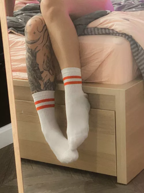 I'm so shy in this socks.. [F]