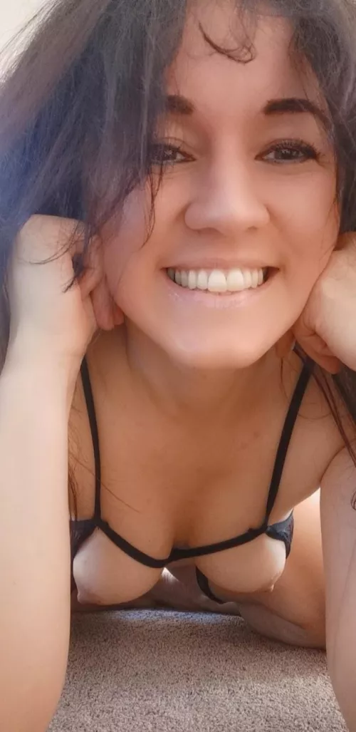 It's Friday ..let's make the world one sexy place to live😈[f]