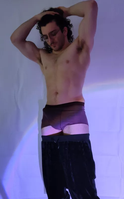 Kiss me or my bulge??