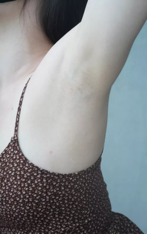 let me know if you can see my veins 👀