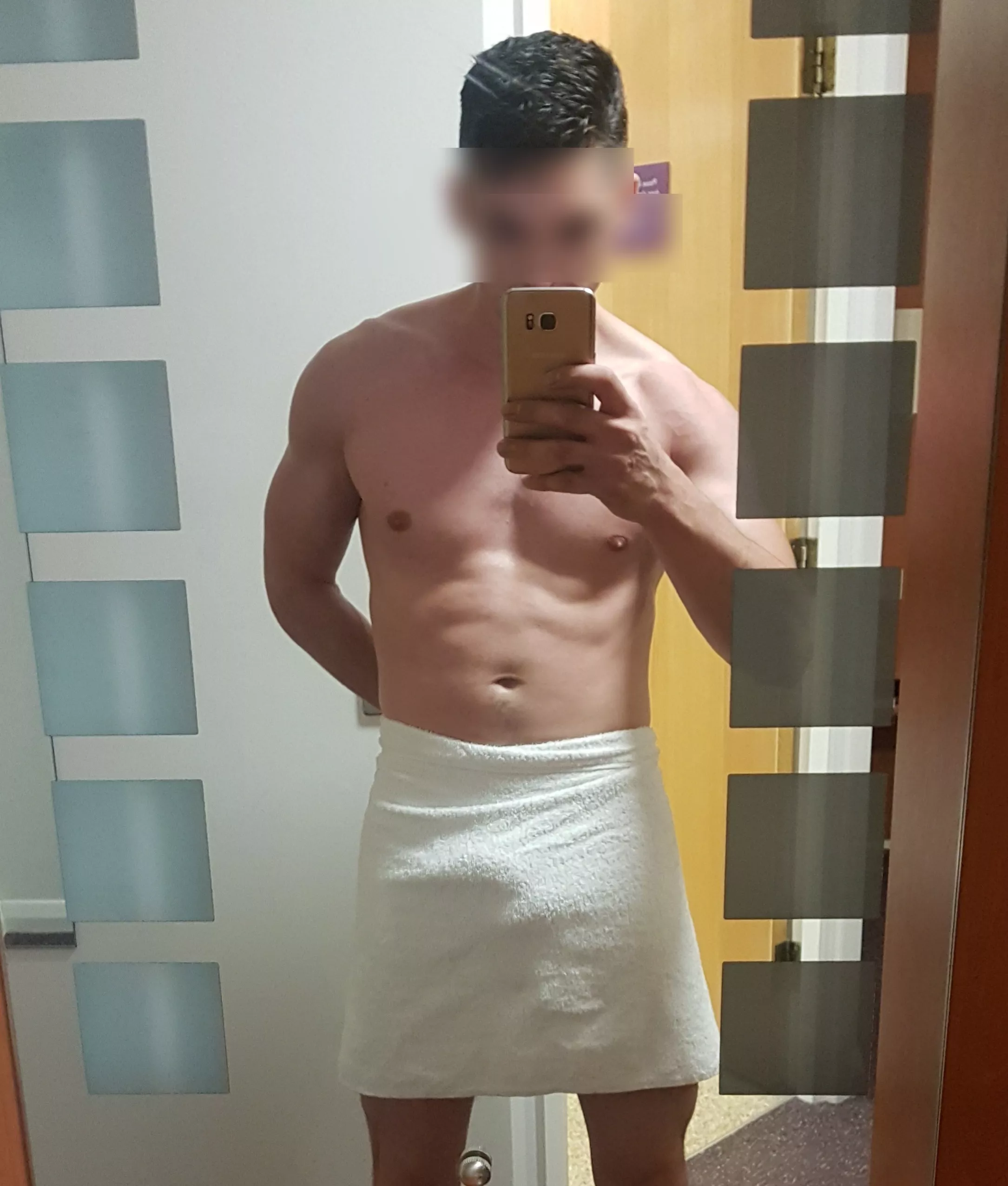 Let me know if you like my bulge!?