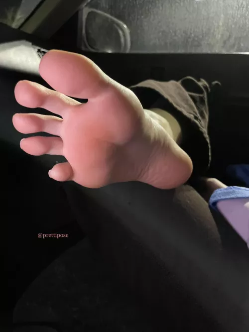Lick my soles even in the car?? 🥹