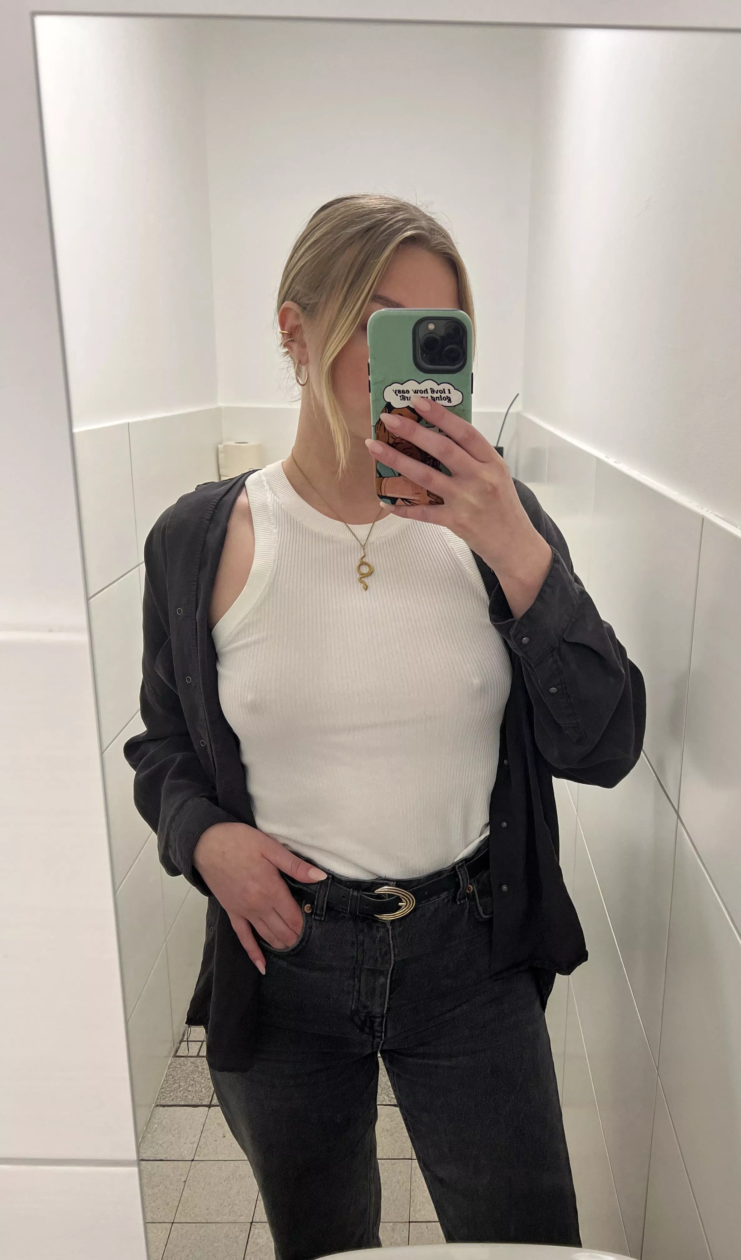 Love it when people notice I‘m not wearing a bra and my nip color is coming through 😜