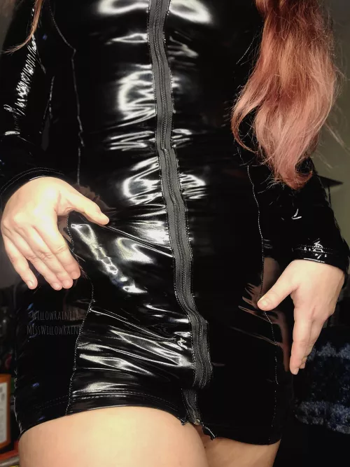 My strap is almost too big to be contained 💦😈