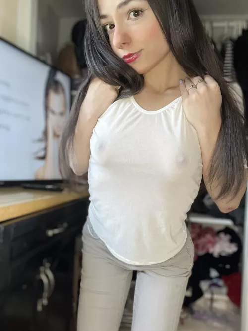 my t shirt is so cute !!