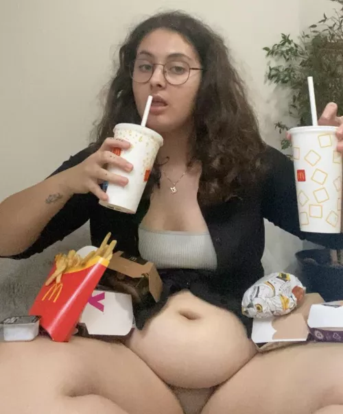 Oh, How I like being surrounded with food 🐷