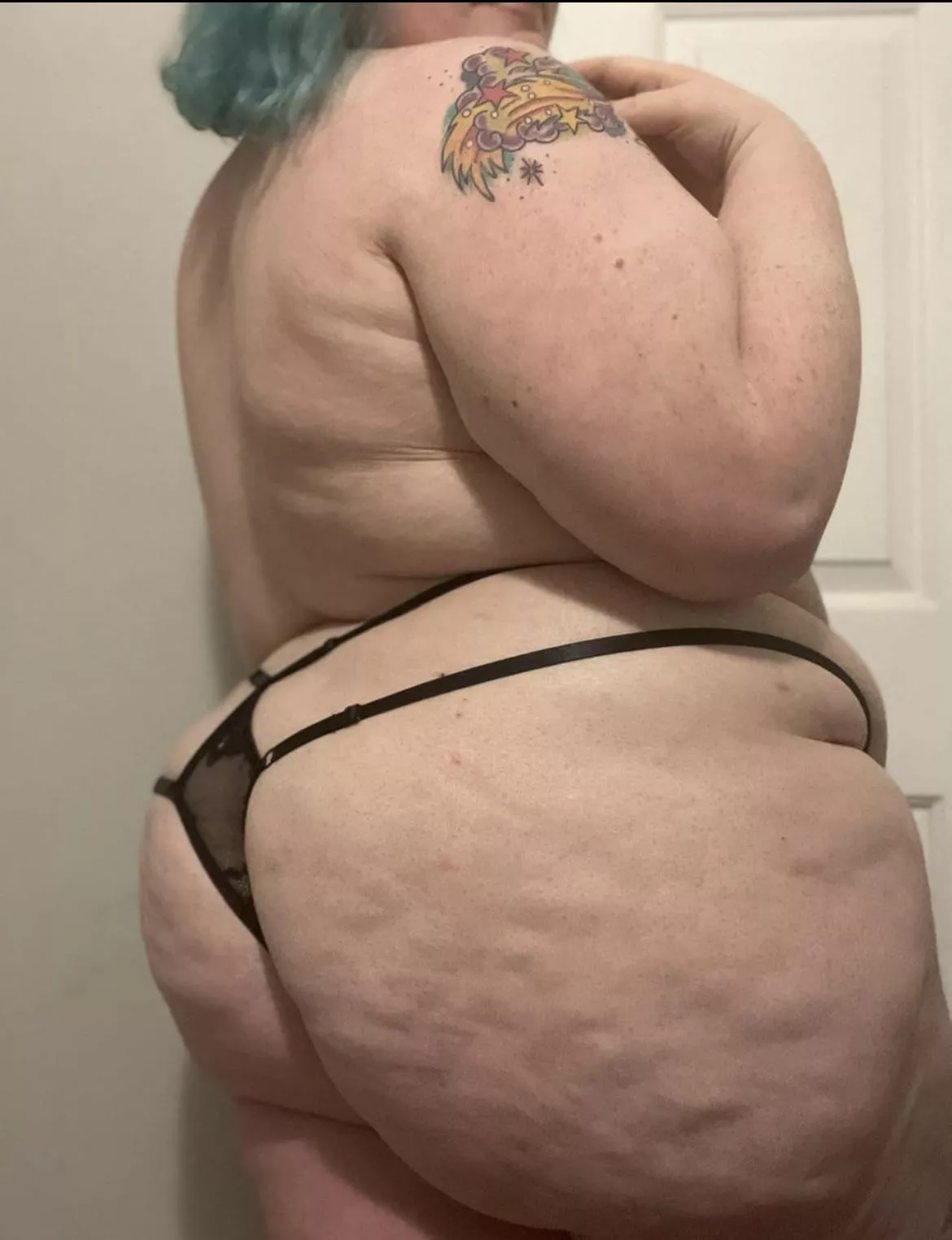 Park 10 tahoes on it✨