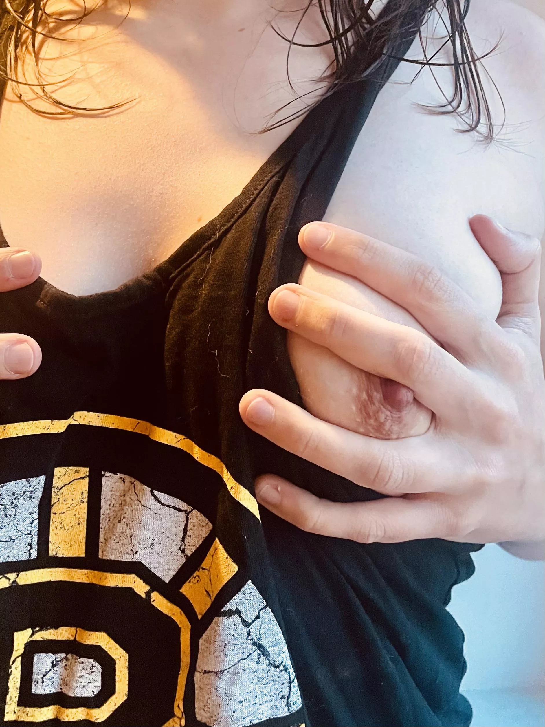 Park yourself in the crease, and be ready to drive it home 😉🖤💛