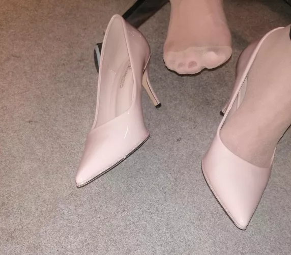 quick pic in the office, my boss was staring 😈