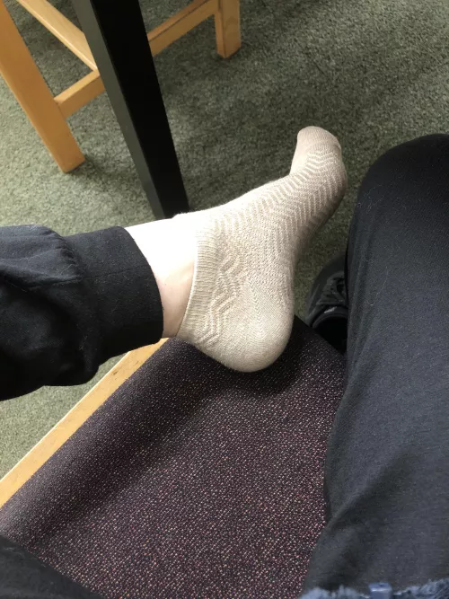 [selling] ultra smelly Asian girl’s gym socks 😋 wanna feel them on your face? 👣