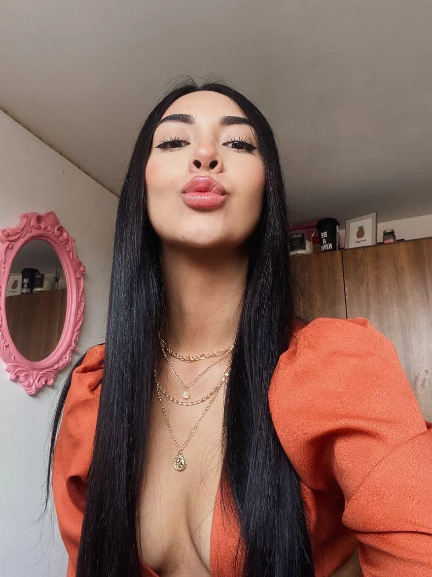 sexy lips for a big cock