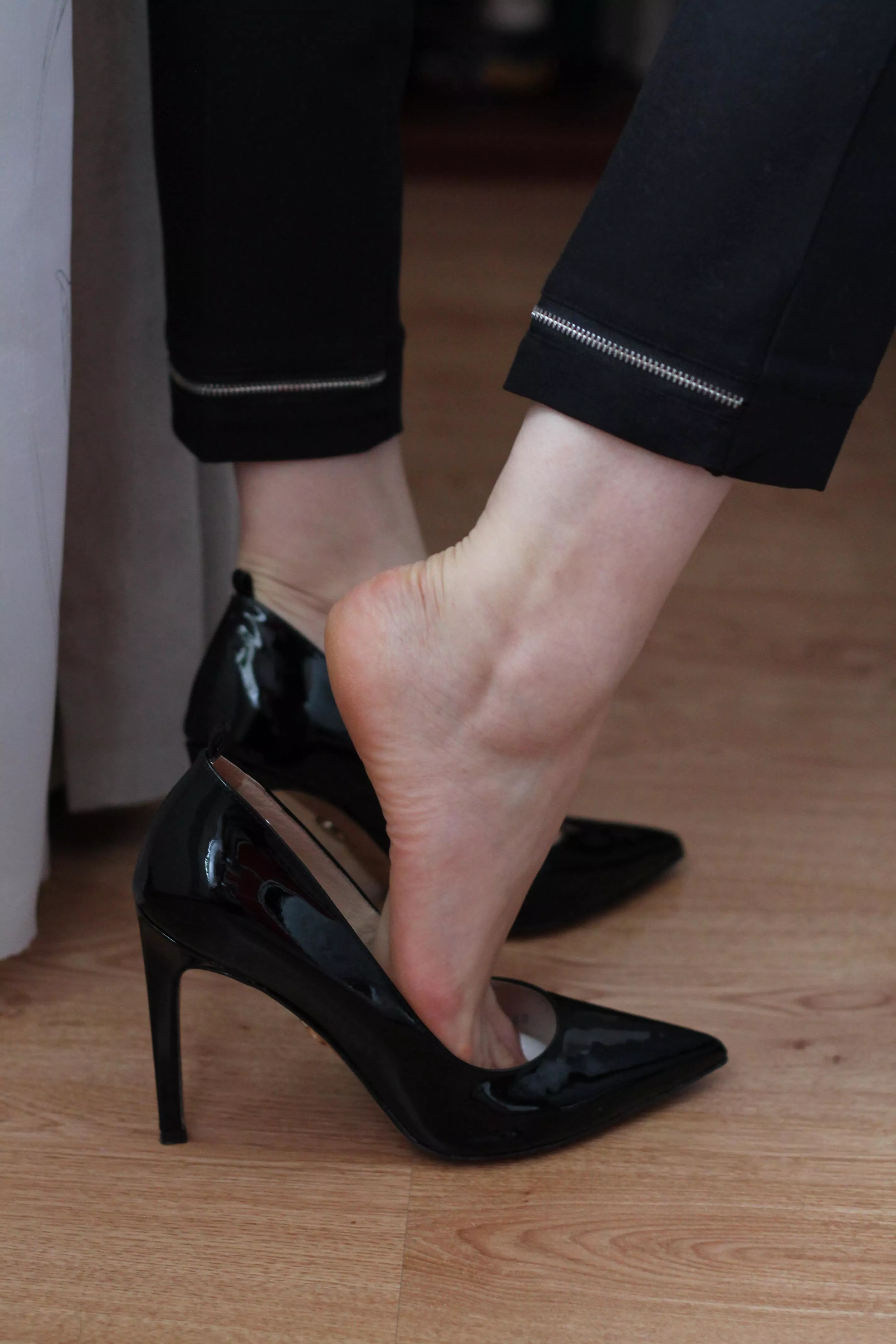 Side view, white pedi