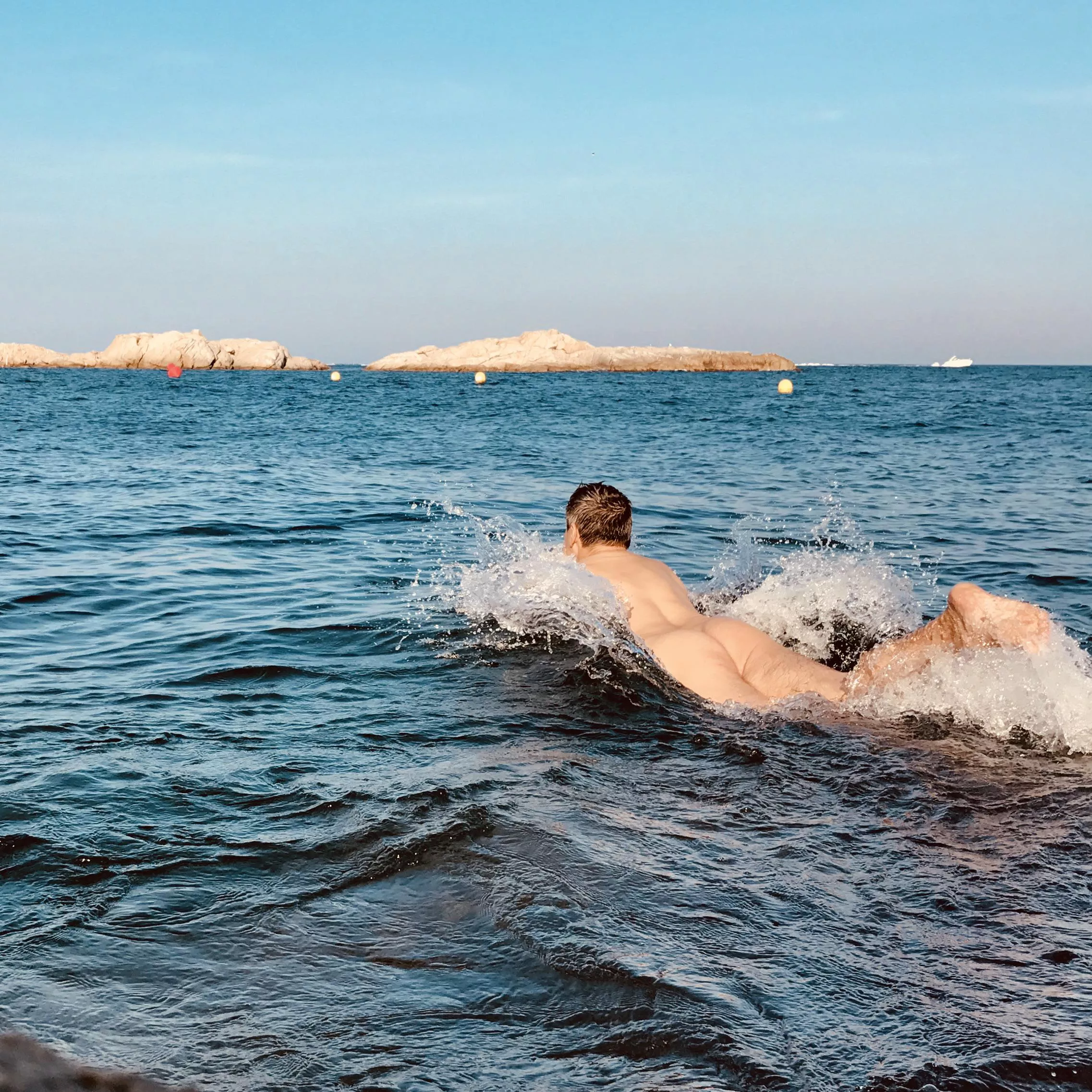 The azur surface on a summer’s day….