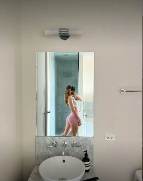 Thirsty Thursday tonight 🥵🥵