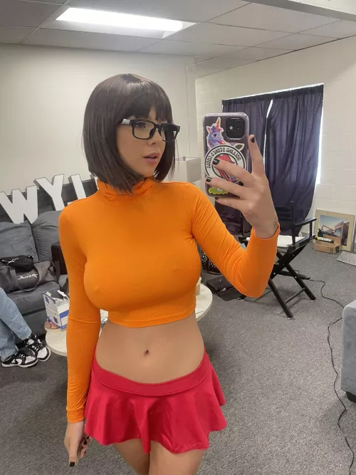Velma Bursting Out [OC]