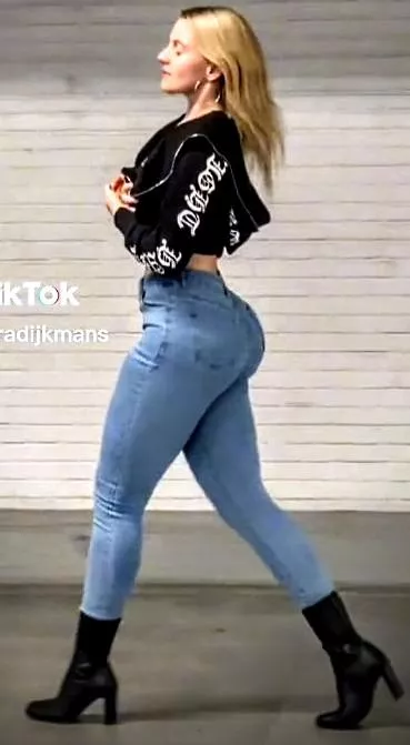 Vera Struts the subway cropped enhanced but no photo shop