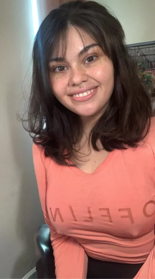 Very obvious in this very thin/clingy top