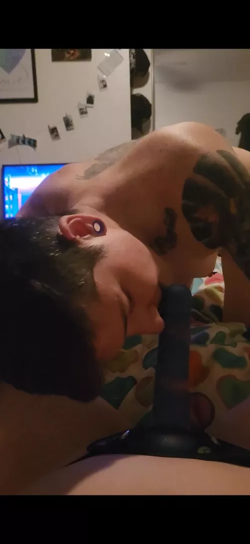 who wants to see me suck and get fucked?