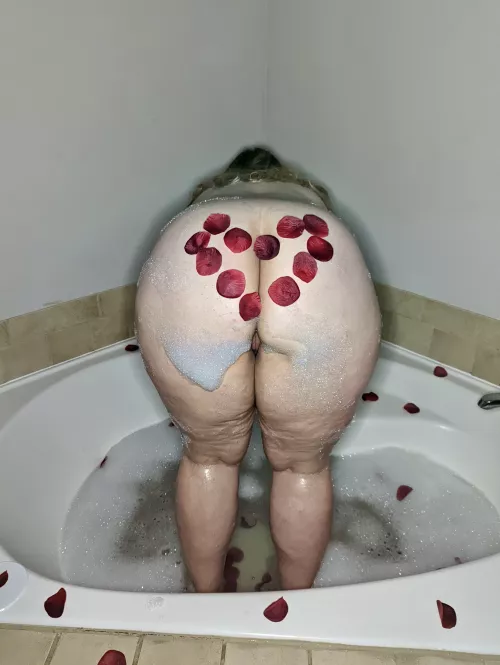 Who wants to slide between my lips this [V]alentine's Day?