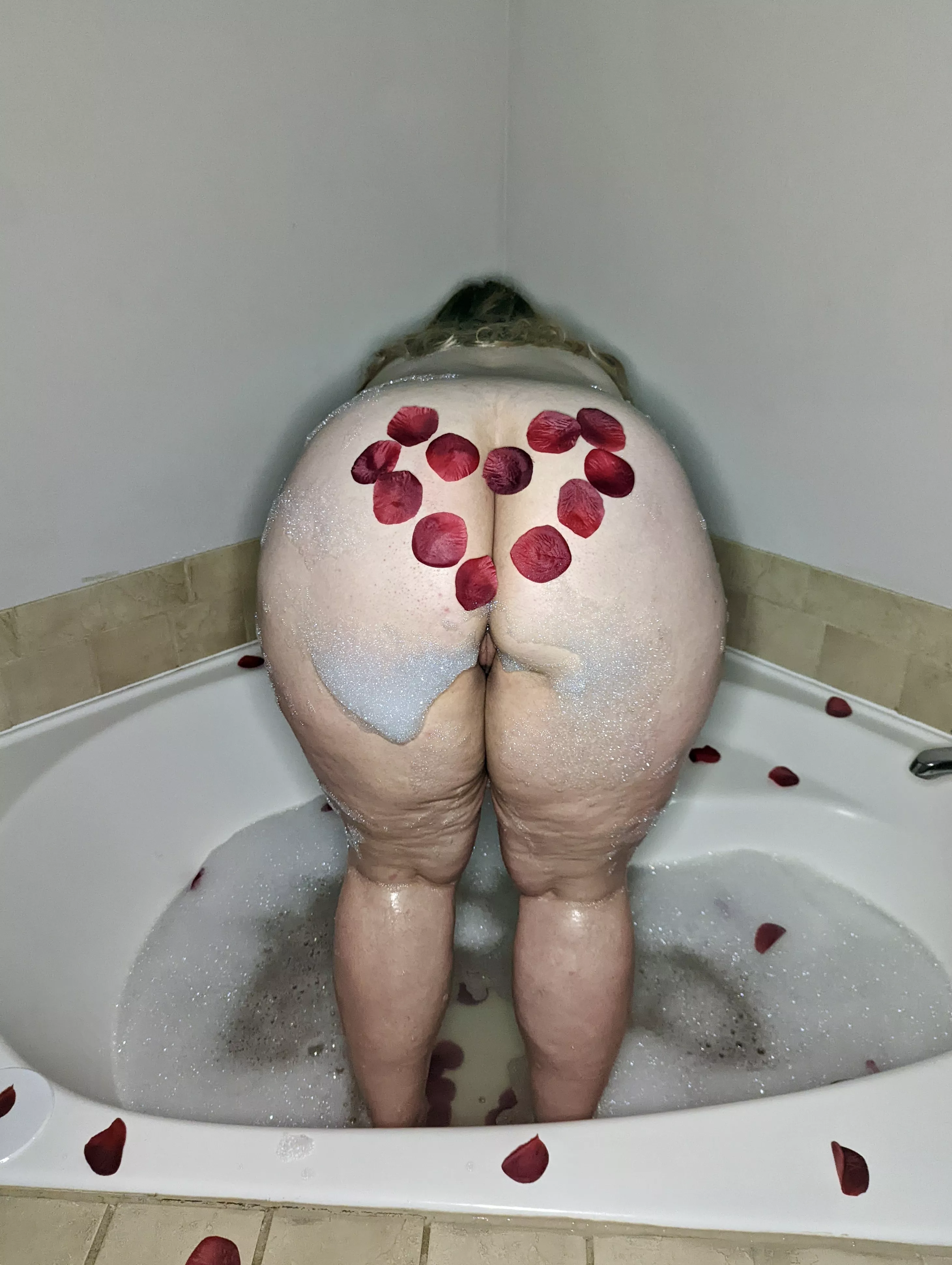 Who wants to slide between my lips this [V]alentine's Day?