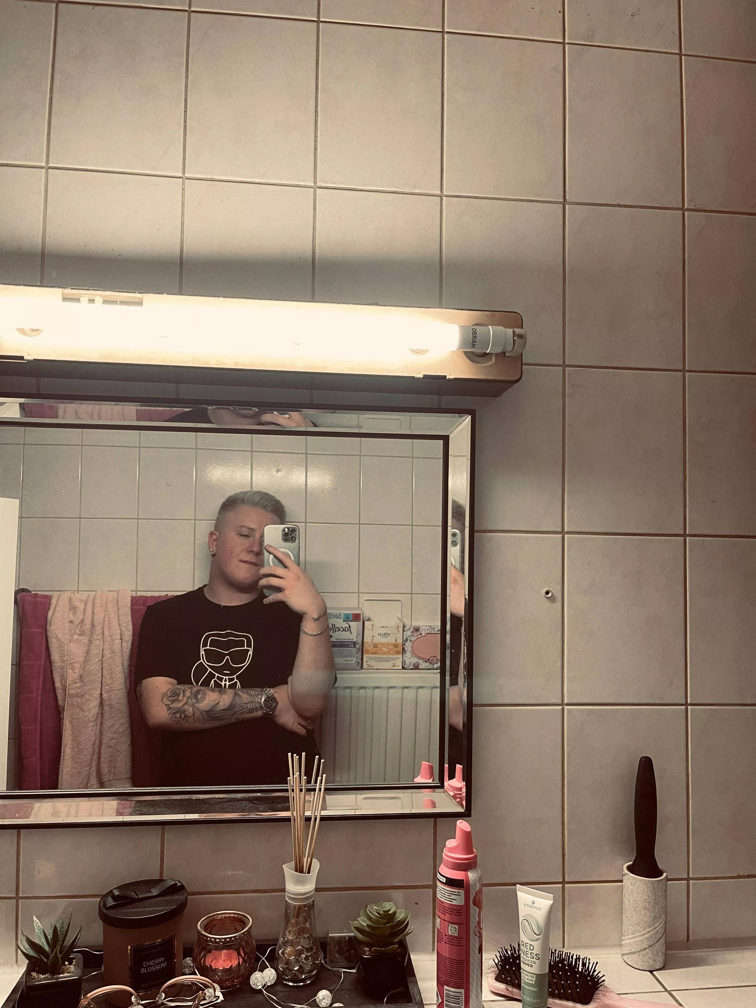 (21) home from work, gonna play with my dick now 🥵