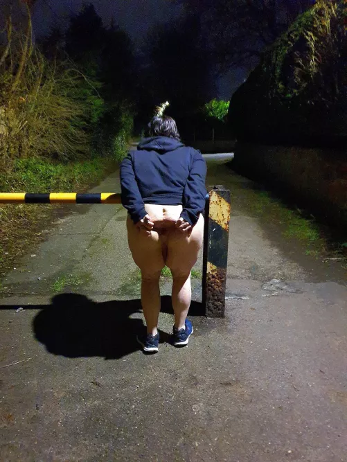 21/M/UK - Would you breed this needy chubby pups hole in public?