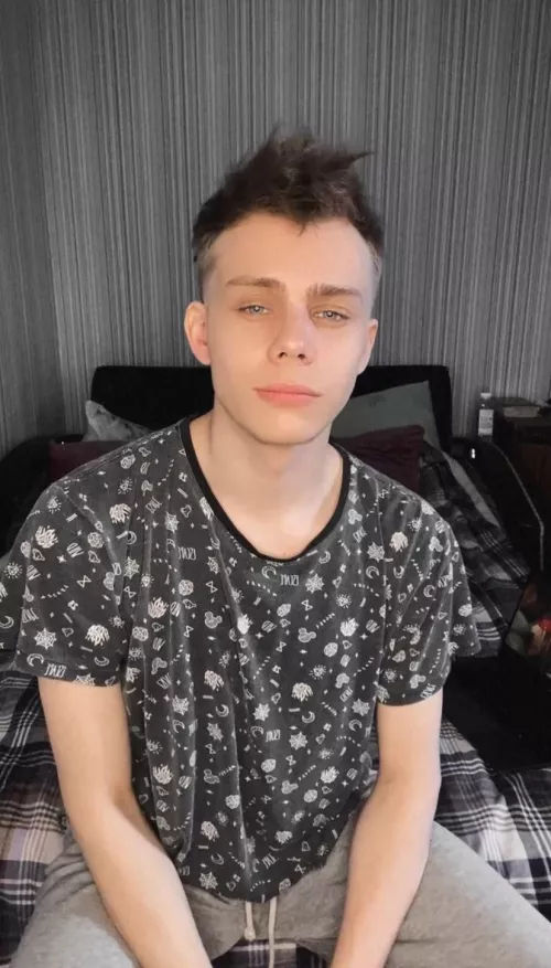 21yo Who likes cute guys? VladyPlady