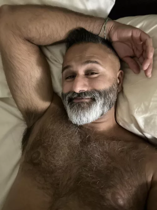 40 HAIRY man, real, love to chat with bottom boys, hmu with pic, sc - samchatting6