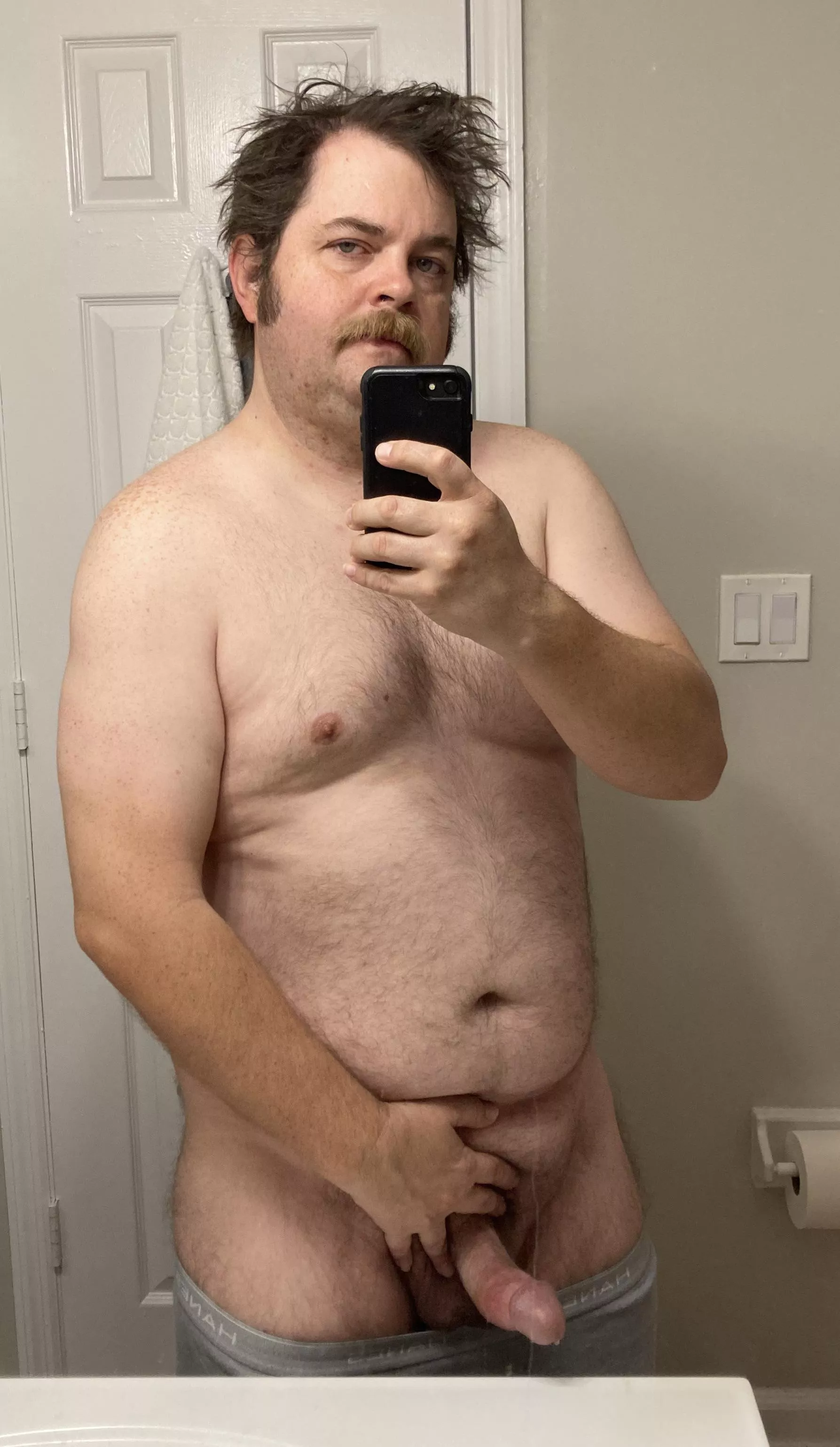 (41) did dad just wake up? Does he have raging morning wood, also yes. How do you want to start the day? 😈