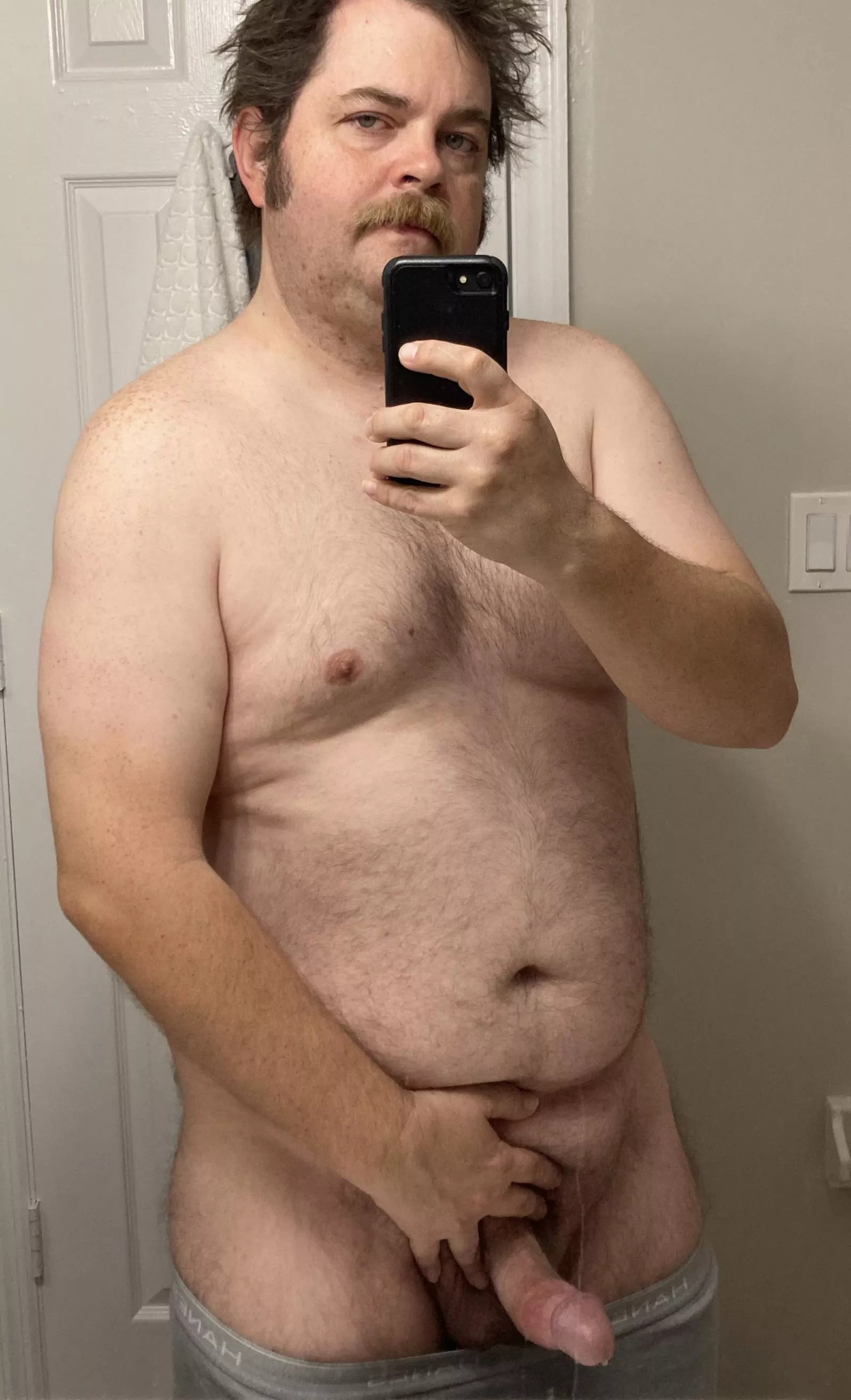 (41) did dad just wake up? Yes. Does he have serious raging morning wood? Also yes!🤣 what to do about that? 😈