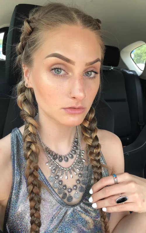 A shiny braids selfie