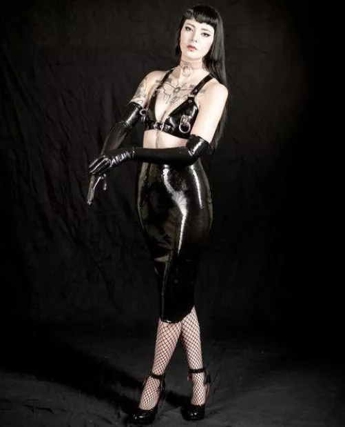 Arrows up if you're 7 inches or below ! [domme]