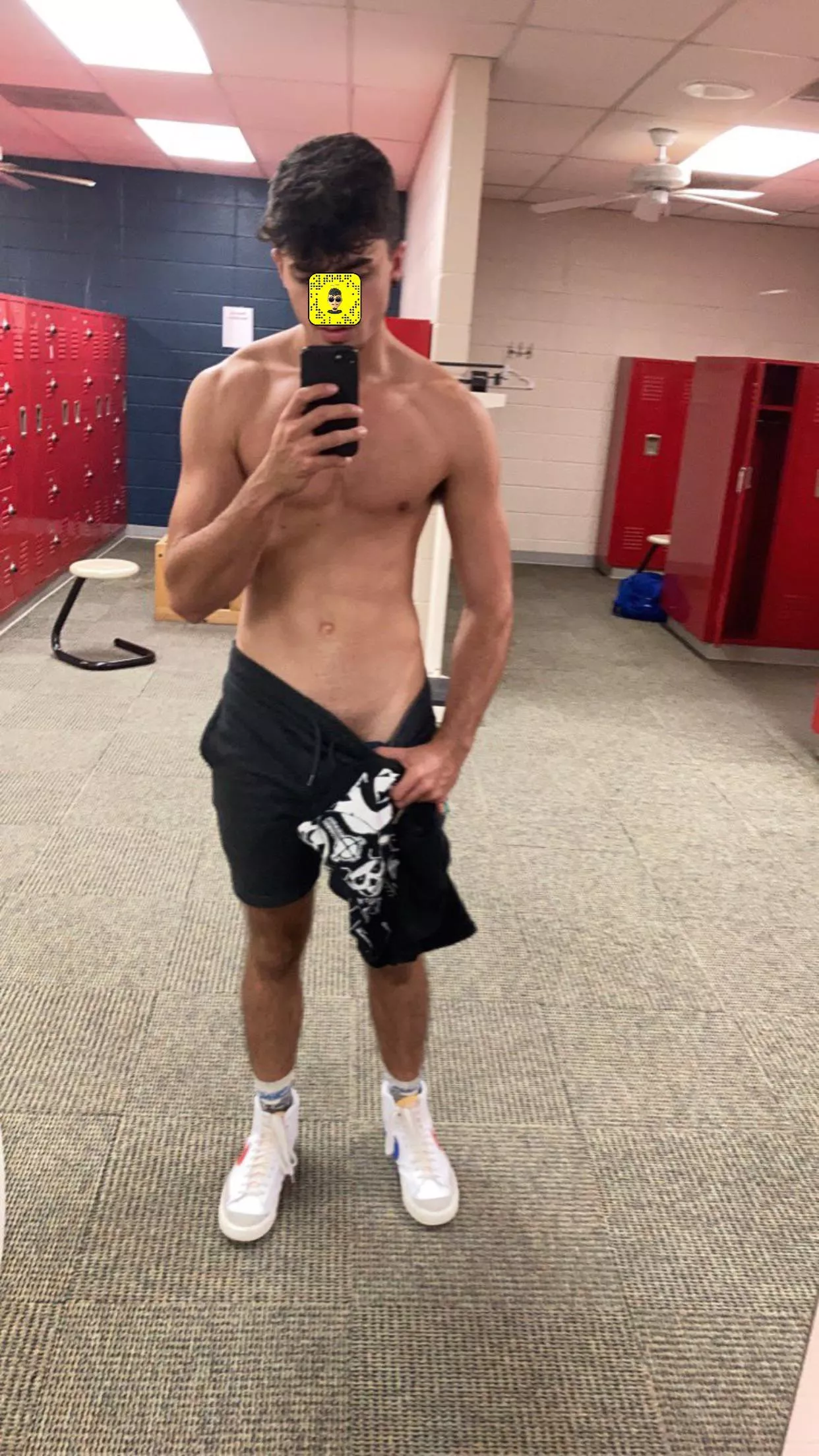 Bottoms snap me ur abs to accept ya. @noel.backup2