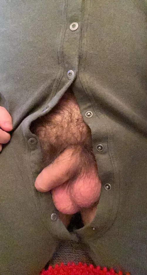 Cold winter night for this french Canadian bear. Cum warm me up or make me hard! 😈🐻