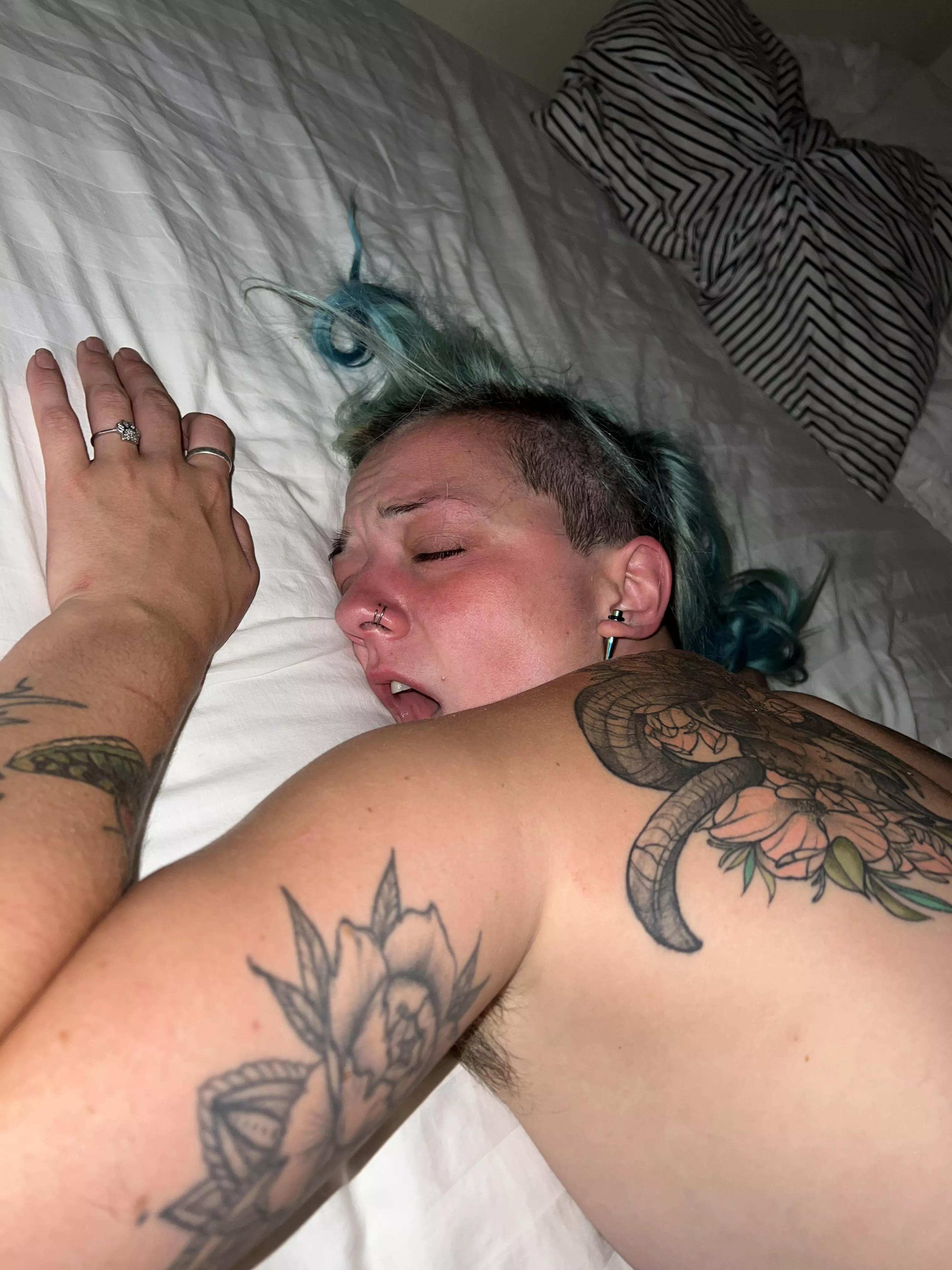 did you notice the hair under my arms first?