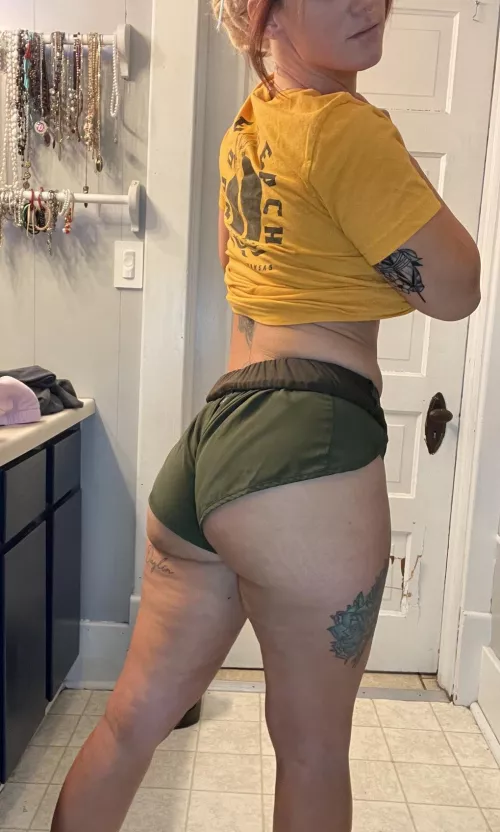 Do you like my ass? I mean shorts.. [F]