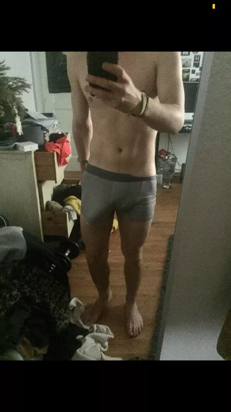 Feemale best friend (19) saw this and gaps: „ wooa you got a huge morning boner