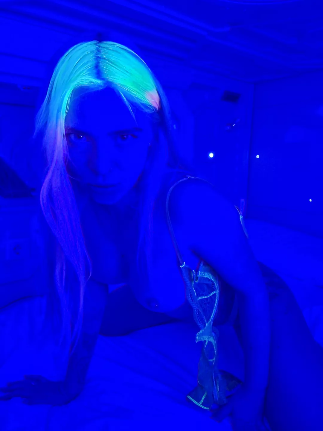 found a sweet perk of neon hair in uv light!