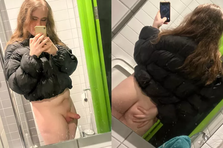 Fuck me over the sink?~ 🖤