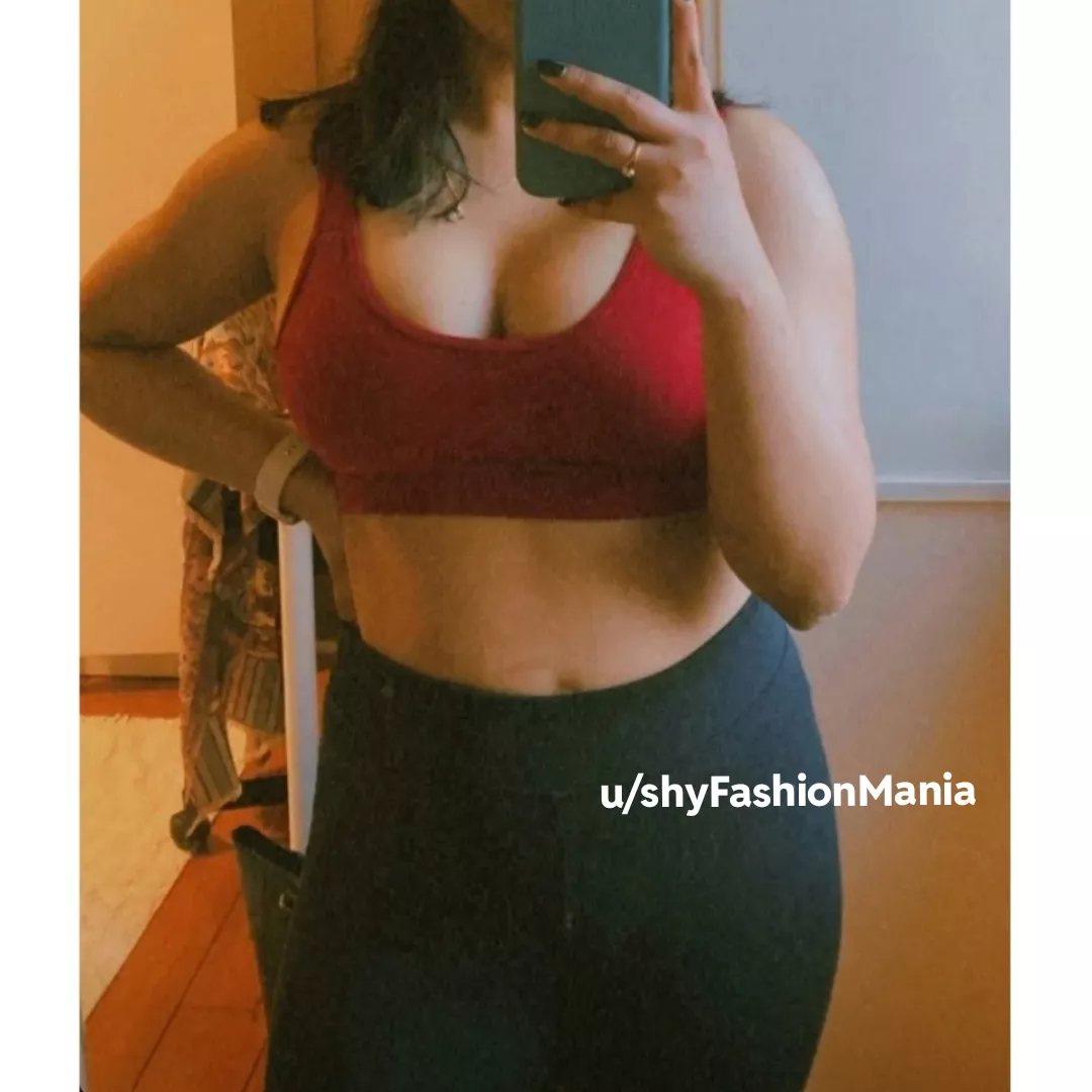 Had good workout session today !! Also painted my nails 💅. Am I looking cute !?