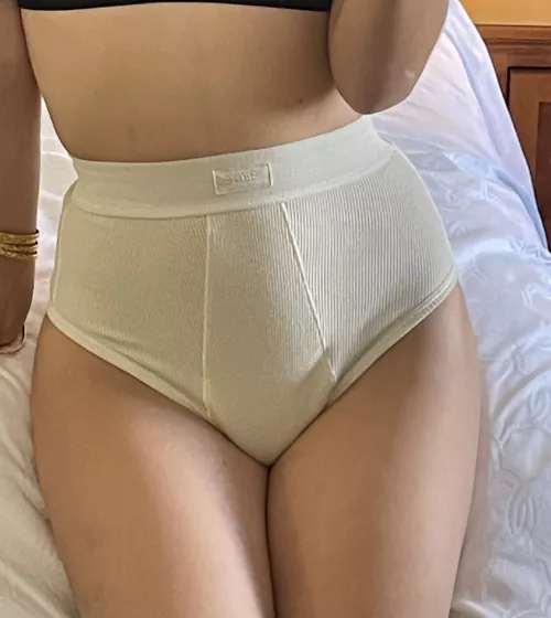 happy friday from a petite arabian princess