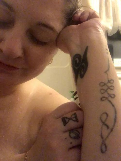 Happy Friday from the tub ♥️